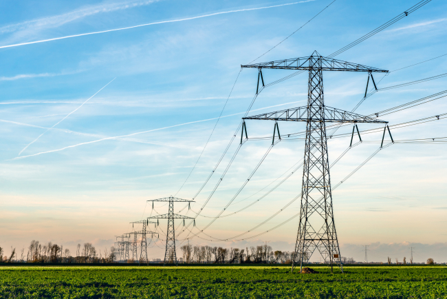 Les lignes à haute tension génèrent des champs magnétiques de basse fréquence.