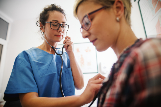 Des irrégularités menstruelles sont un signe d'appel de trouble du comportement alimentaire. 