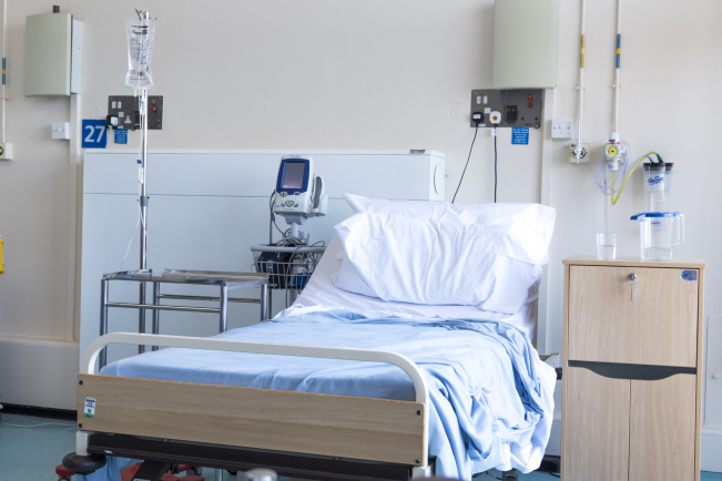 Hospitalisations complète et partielle suivent des tendances inverses en nombre de lits.