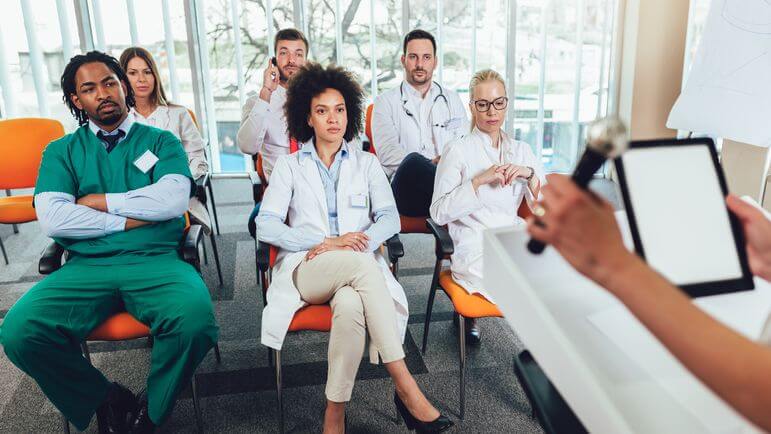 L’importance d'une formation en présentiel aux techniques de pose et de retrait de NEXPLANON.