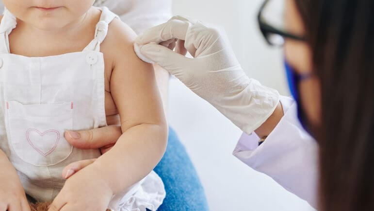 <p>Un rattrapage vaccinal contre les sérotypes B et ACWY chez les enfants nés avant janvier 2025.</p>