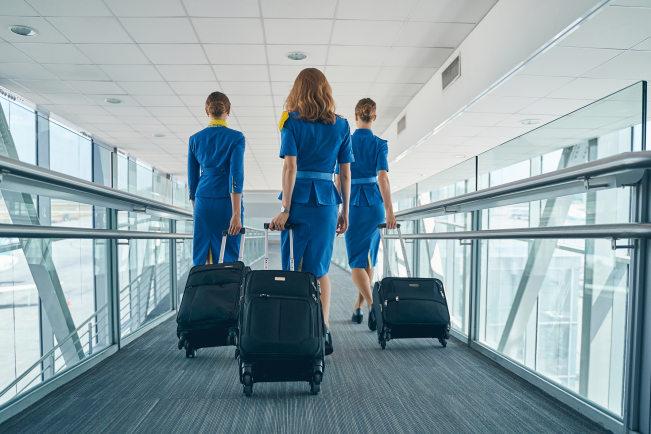 Les hôtesses de l'air sont plus exposées au travail de nuit et aux rayonnements ionisants.
