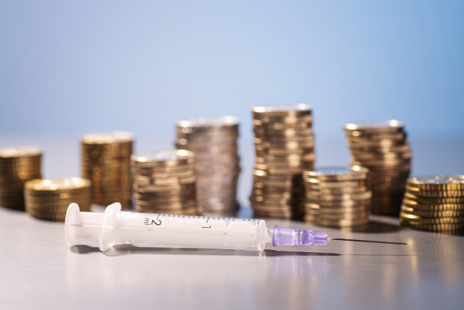 L'efficience des vaccins est à évaluer avant la décision publique, estime la Cour des comptes. 