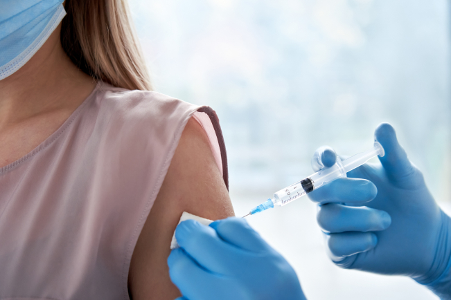 Le vaccin antigrippal peut être prescrit par des médecins, sages-femmes, pharmaciens ou infirmiers.
