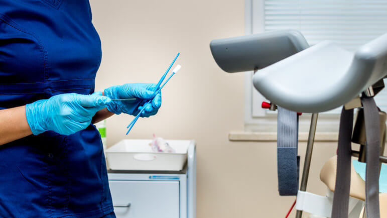 La vaccination contre les HPV ne remplace pas le dépistage du cancer du col de l’utérus.