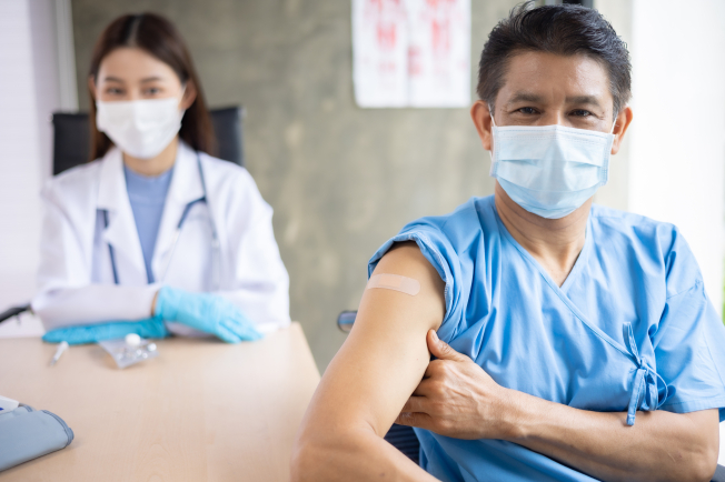 La vaccination des soignants progresse avec des mesures facilitatrices dans les établissements.