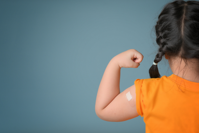 Les enfants jusqu'à la date du 5e anniversaire.