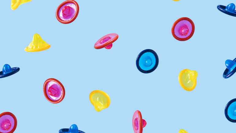 Les principaux moyens de prévention restent les préservatifs et les digues dentaires.