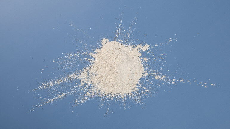 Plaquettes de lénalidomide : poudre possiblement présente dans un très petit nombre d’alvéoles.
