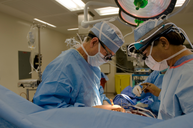 Chirurgie d’urgence pour la dissection aortique de type A, quand le type B est à surveiller de près.