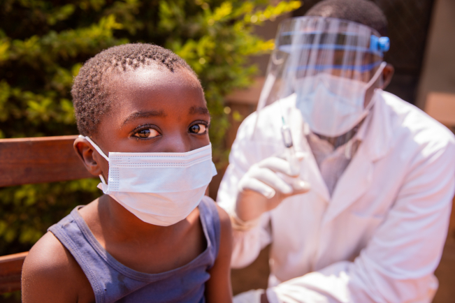 Les vaccins Ebola induisent une réponse immunitaire précoce contre Bundibugyo quel que soit l'âge.
