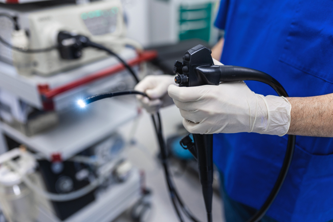 L'iléocoloscopie avec biopsies étagées est l'examen clé du diagnostic.