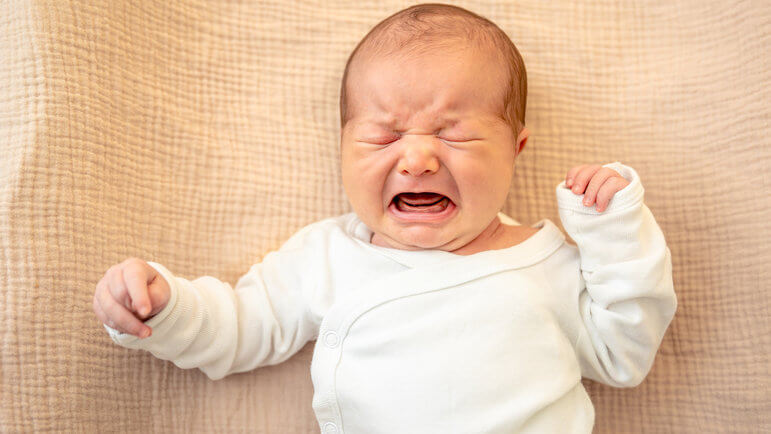 Chaque année, en France, plusieurs centaines d'enfants sont victimes de cette forme de maltraitance.
