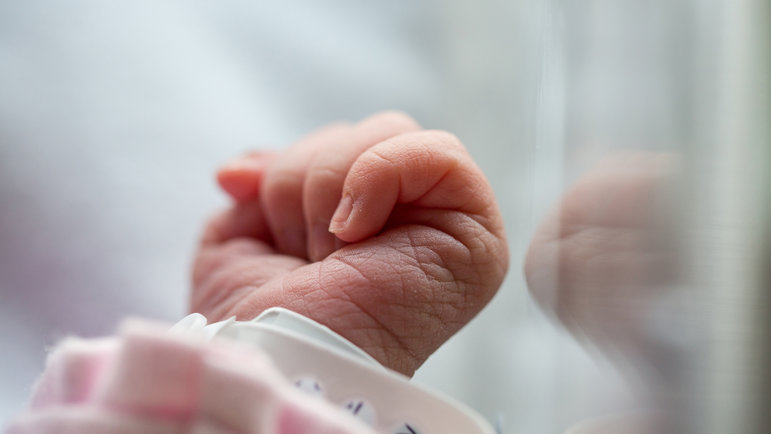 Le virus respiratoire syncytial est une cause majeure d’hospitalisation des nourrissons.