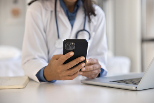 Le raisonnement clinique inclut de nombreux aspects encore non étudiés sur l’IA.
