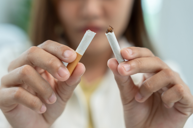 Des aides au sevrage tabagique sont à proposer dans les services de cancérologie. 