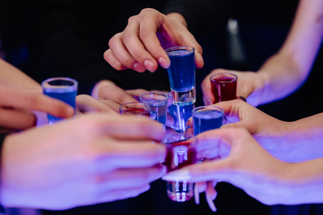 En 2023, 24 % des 18-24 ans déclaraient une alcoolisation ponctuelle importante au cours du mois.