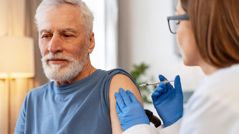 Pour les 75 ans et plus, et les 65 ans et plus avec pathologies respiratoires ou cardiaques.