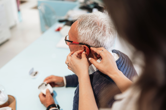 Le remboursement pour optique ou audioprothèse pourrait être assuré en totalité par les mutuelles.