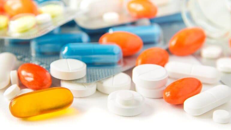 L'inscription au répertoire des génériques ne préjuge pas de la commercialisation effective.