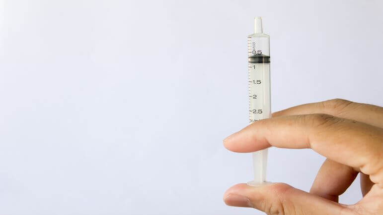 Les erreurs concernent principalement les faibles volumes de dose prescrits (0,25 à 1,5 mL).