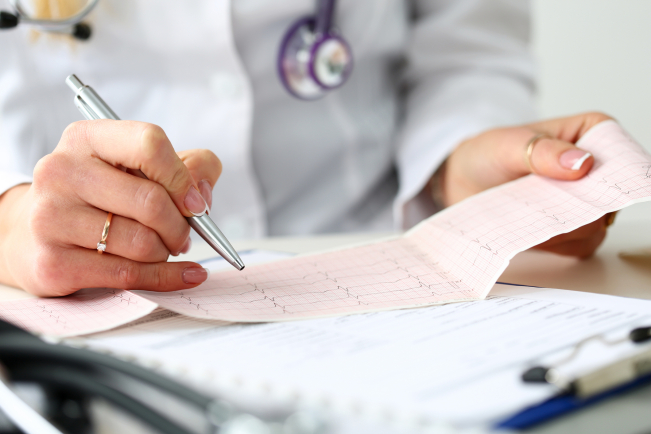 Le diagnostic est posé sur l'ECG ou sur un Holter ECG de 24 heures. 
