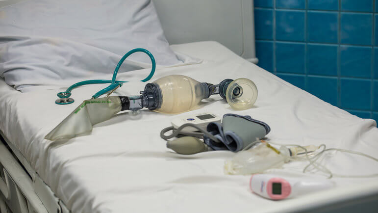 Signes possibles de surdosage en dantrolène : faiblesse musculaire sévère, dépression respiratoire.