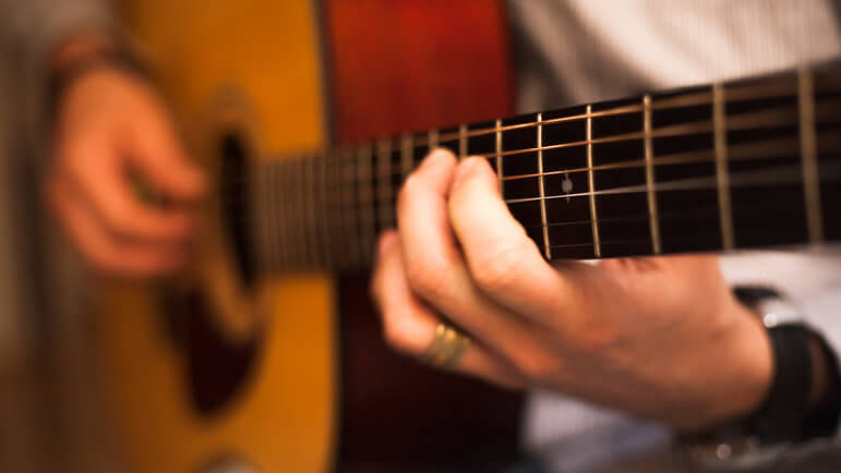 À huit semaines, le taux de réponse au traitement a été de 73,5% avec la musicothérapie.