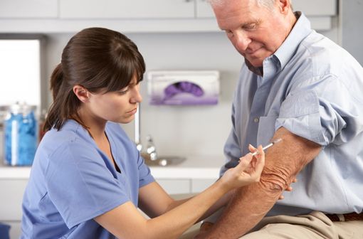 Le vaccin BCG-SSI doit être injecté strictement par voie intradermique dans le bras, au-dessus de l'insertion distale du muscle deltoïde sur l'humérus (illustration).