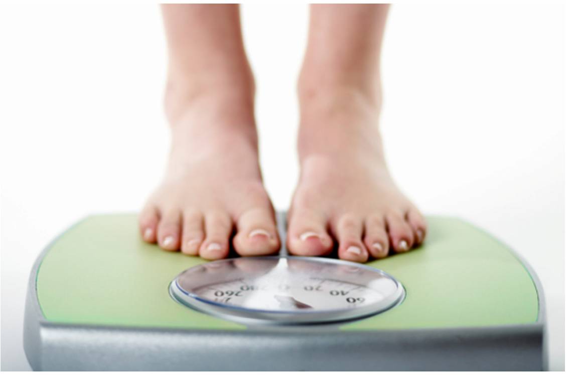 Une perte de poids > 10 % en 1 mois ou > 15 % en 6 mois est un critère de dénutrition (1).