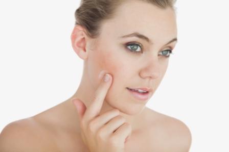 Des soins réparateurs et apaisants peuvent contribuer à améliorer les lèvres et les peaux irritées et desséchées.