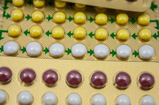 Médicament générique de CERAZETTE 0,075 mg comprimé pelliculé, DESOGESTREL TEVA est indiqué dans la contraception orale (illustration).