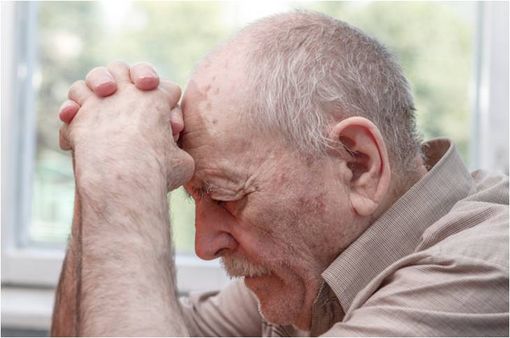 L'agomélatine ne doit pas être utilisée chez les patients âgés de 75 ans et plus.