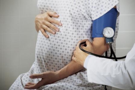 On estime qu’environ 5 % des grossesses s’accompagnent de pré-éclampsie.