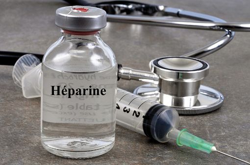 Le plus souvent utilisée en perfusion continue, l’héparine sodique présente les avantages d'être de durée de vie courte et de pouvoir être antagonisée par de la protamine en cas de complications (illustration).