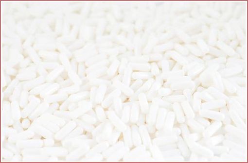 IMBRUVICA se présente sous forme de gélules blanches et opaques, contenant chacune 140 mg d'ibrutinib (illustration).