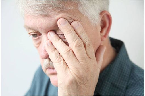 OPTIVE FUSION est indiqué pour soulager les symptômes de la sécheresse oculaire (illustration).