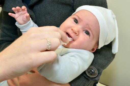 <p>En France métropolitaine, les gastro-entérites aiguës à rotavirus représentent 14 et 35 % des gastro-entérites aiguës d’origine virale chez le nourrisson et le jeune enfant (illustration).</p>