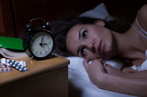 STILNOX est un hypnotique indiqué dans les troubles sévères du sommeil, en cas d'insomnie occasionnelle ou transitoire (Illustration).