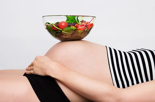 En l'absence de risque de carence, aucun complément alimentaire multivitaminé n'est nécessaire chez la femme enceinte dont l'alimentation est variée et équilibrée (illustration).