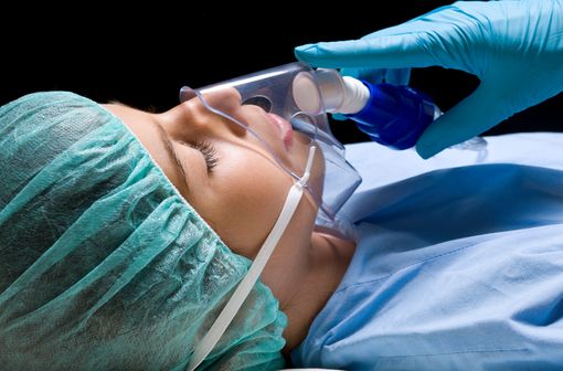 THIOPENTAL PANPHARMA est indiqué dans l’induction  et l'entretien de l'anesthésie générale intraveineuse (illustration).