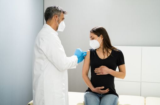 La vaccination des femmes enceintes contre la coqueluche est un moyen de renforcer la protection des nouveau-nés et des nourrissons (illustration).