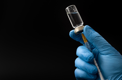 Cinq essais de phase III de grande taille sont en cours pour tester des vaccins contre la COVID-19 (illustration).