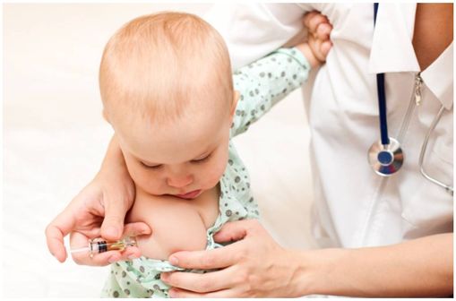 La couverture vaccinale des nourrissons est en baisse depuis 2 ans (illustration). 