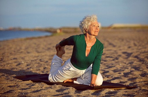 La pratique du yoga semble bénéficier aux personnes souffrant d'arthrose