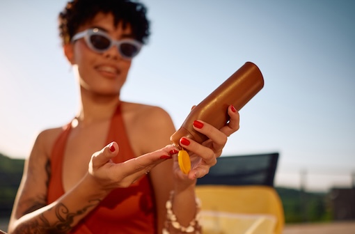 Bien appliqués, les écrans solaires préviennent coups de soleil et cancers cutanés.