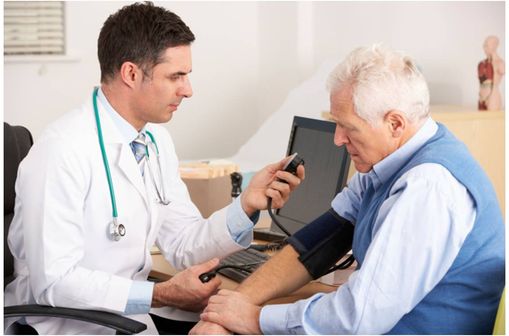 L'olmésartan est indiqué dans le traitement de l'hypertension artérielle essentielle (illustration). width=