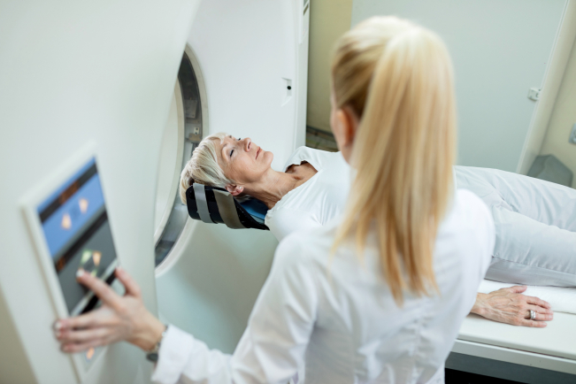 Les TEP scans réalisés dans le suivi du cancer permettent d'étudier le métabolisme cérébral.
