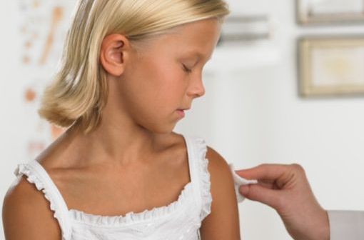Le Haut conseil de la Santé publique recommande la vaccination anti-HPV des jeunes filles entre 11 et 14 ans. 