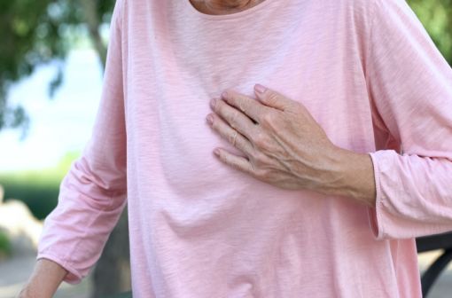 Manifestation clinique de l'ischémie myocardique, l’angor stable doit être diagnostiqué de manière précoce pour prévenir la survenue d’un infarctus (illustration).